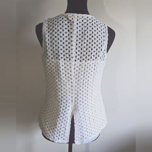 Laundry by Shelli Segal white crochet shell with back vent detail - size S